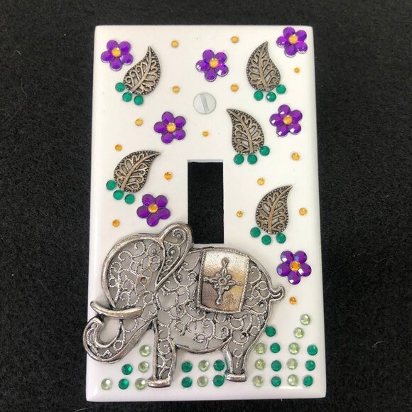 💕2/$25💕 Elephant Light Switch Plate Cover Handcrafted - Picture 1 of 1